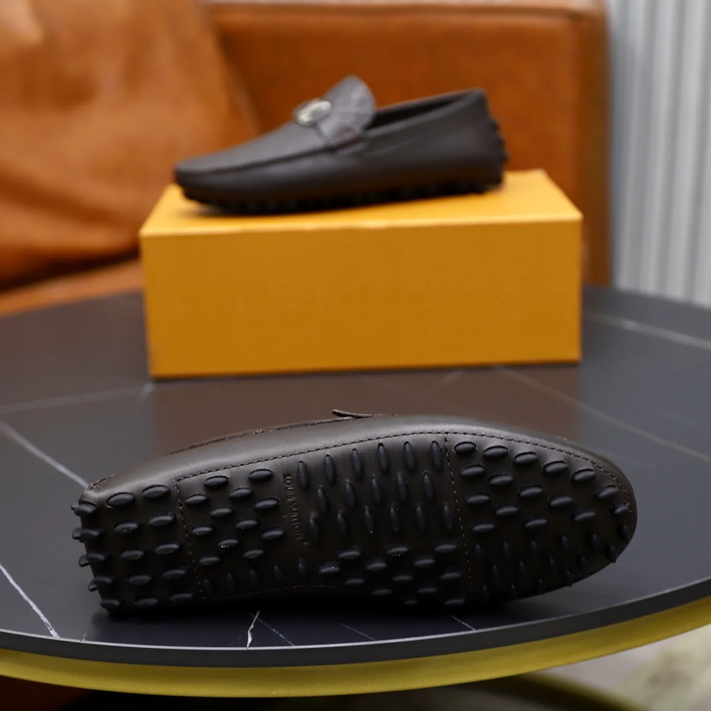 Ex-factory price: 480💰【LV】Louis Vuitton ⚠️High-end men’s driving and pedal series ⚠️38-44 (customized for 45) ⚠️All original cowhide leather! Thick and soft! Made entirely of calfskin lining! The latest non-slip beanie sole! Three-dimensional package technology! Fashionable and classic! Handicrafts! Original high quality! Feel free to compare!